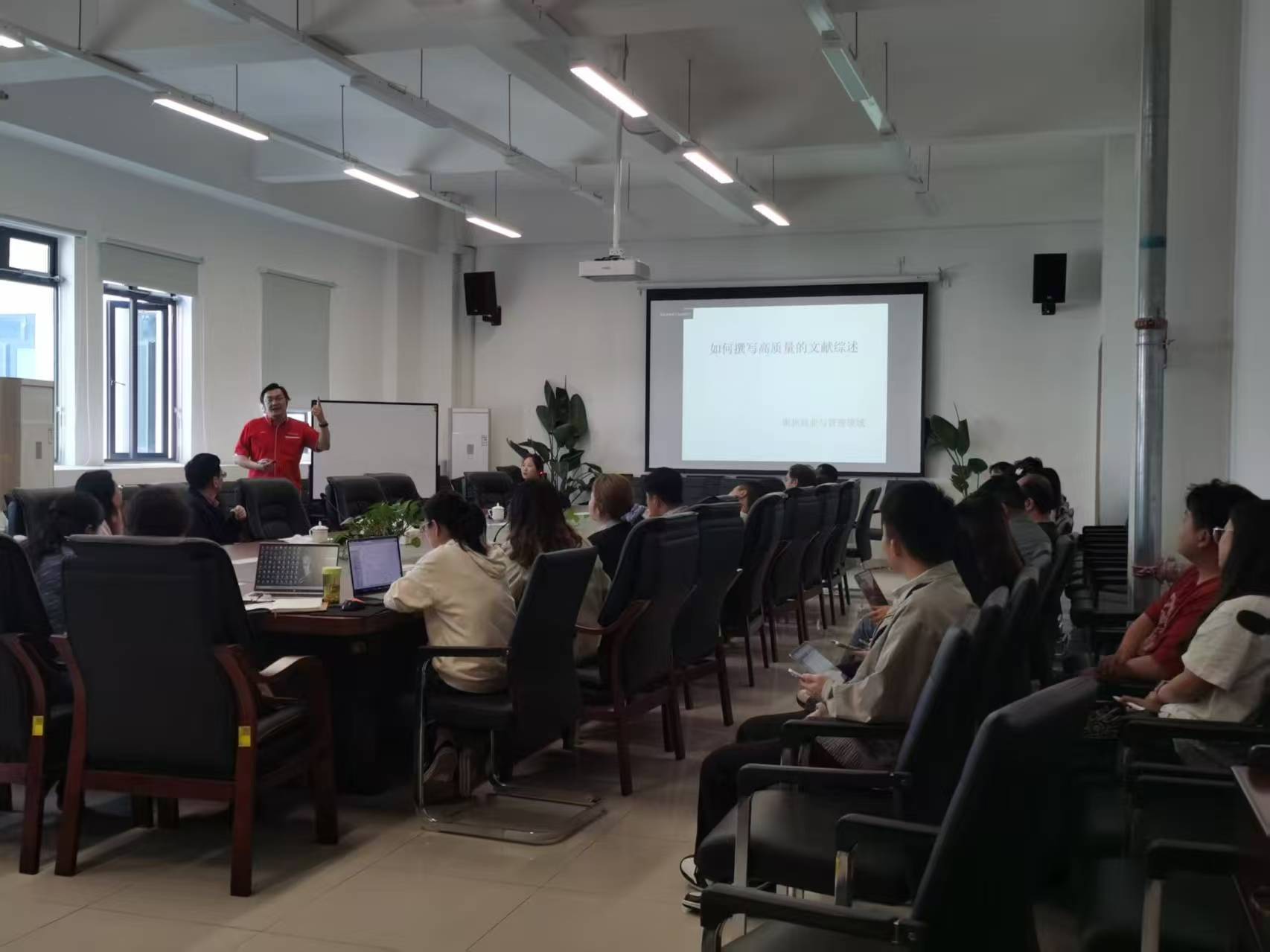 马来西亚思特雅大学研究生商学院院长Keoy Kay Hooi博士到我校交流(宣传部).doc_15a14d98-f578-426c-9c54-6a09580674e0_0.jpg 马来西亚思特雅大学研究生商学院院长Keoy Kay Hooi博士到我校交流(宣传部).doc_15a14d98-f578-426c-9c54-6a09580674e0_0.jpg